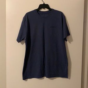 Men’s navy size XL Patagonia Tshirt